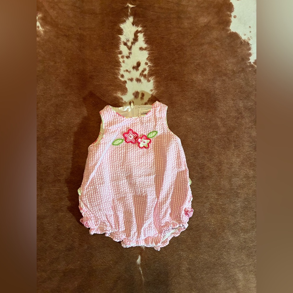 Vintage little girls one piece 
size 6/9 month zips in the back
